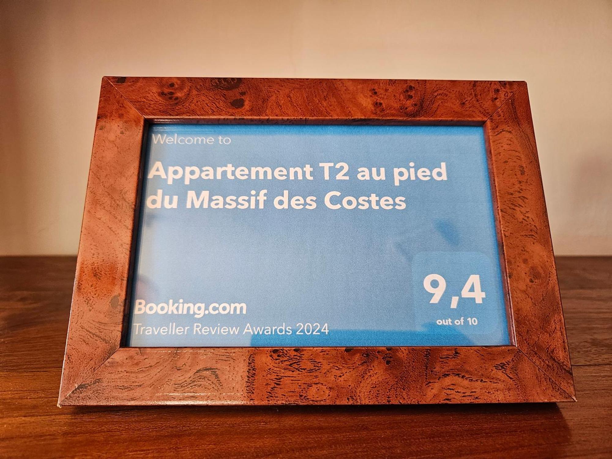 Au Pied Du Massif Des Costes Vila Pélissanne Exterior foto